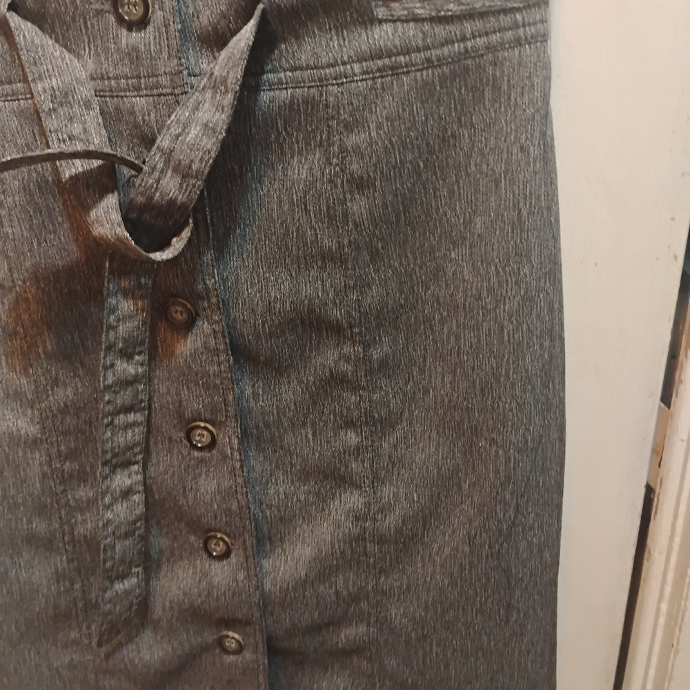 Chic Gray Button-Down Midi Dress - image 3